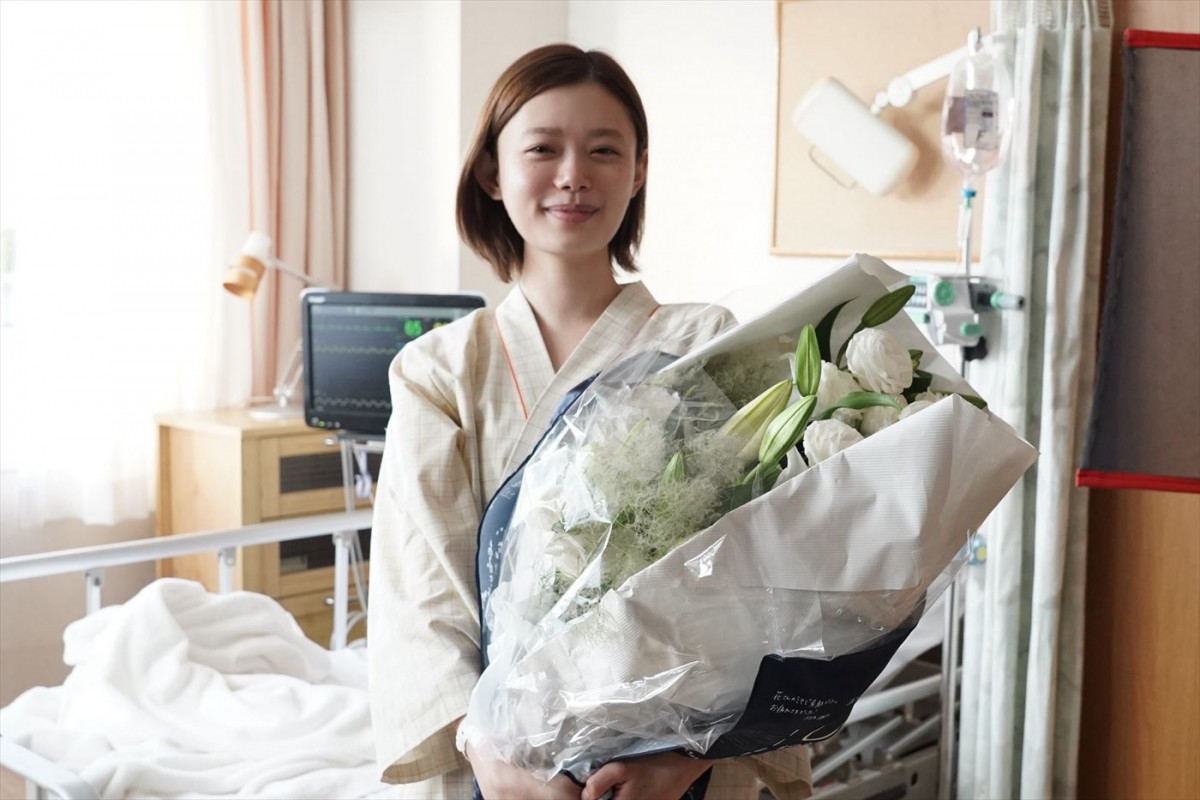 ドラマ『アンメット ある脳外科医の日記』のクランクアップを迎えた主演・杉咲花