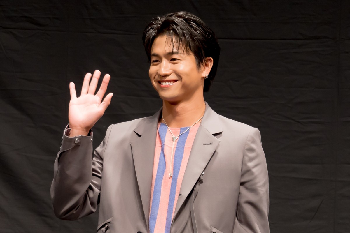 JO1＆FANTASTICS、レッドカーペットを全力疾走　川西拓実「楽しい！」と笑顔