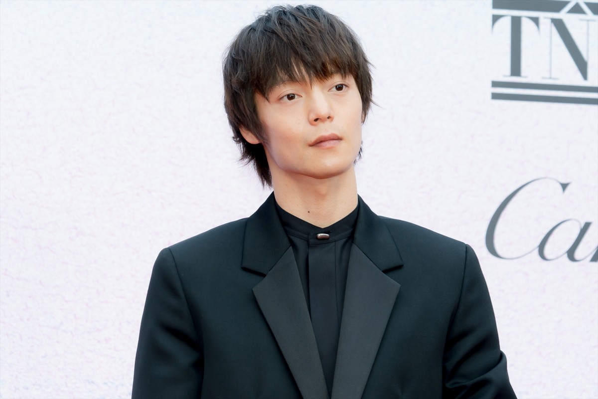 戸田恵梨香、美しいブラックドレスでイベント登場　大切にしている“絆”を明かす「やっぱり家族の絆」