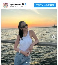 中町綾、夕日の海辺でポニテ＆タンクトップ姿を披露　※「中町綾」インスタグラム