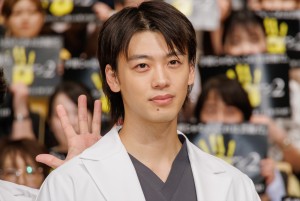 竹内涼真、日曜劇場『ブラックペアン シーズン2』第1話プレミアム試写会＆舞台挨拶に登場