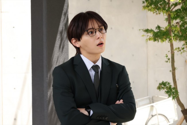 写真）『ビリオン×スクール』初回 “加賀美”山田涼介＆“芹沢”木南晴夏