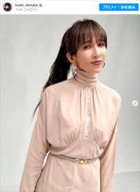 工藤静香、ヌーディハイネックドレス姿を披露　※「工藤静香」インスタグラム