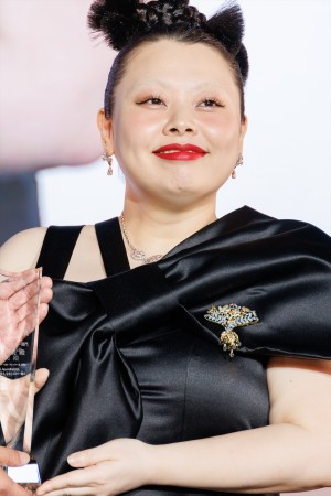 渡辺直美、第35回 日本ジュエリー ベストドレッサー賞 表彰式に登場