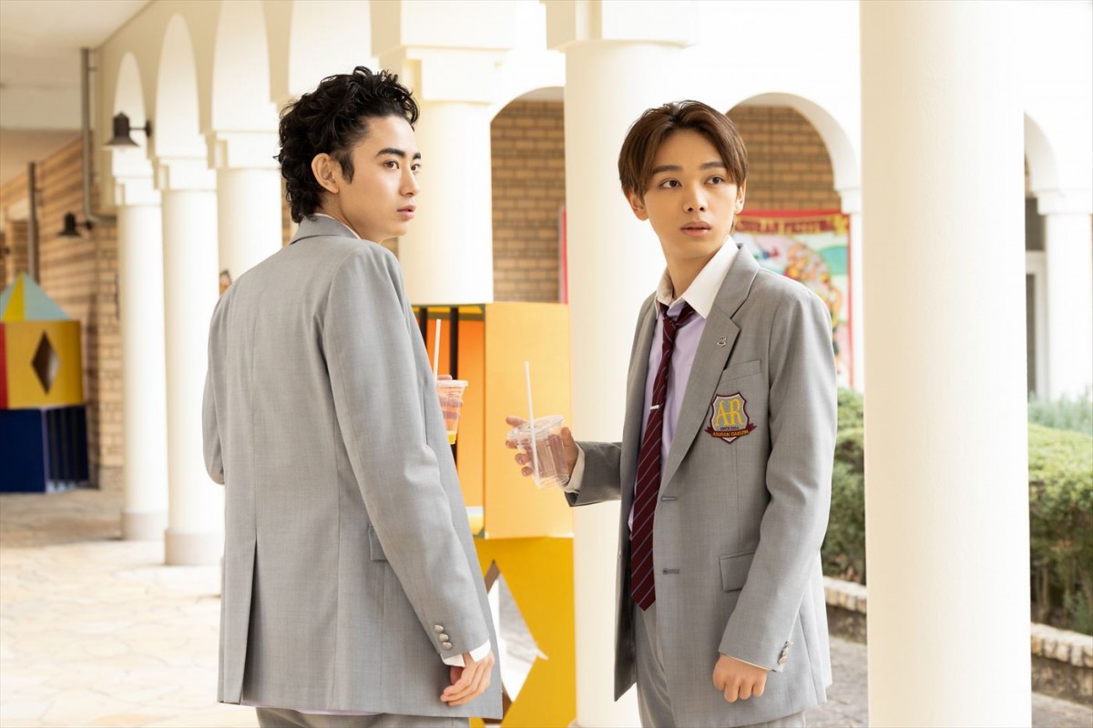 見上愛×宮世琉弥共演『恋愛バトルロワイヤル』、隠す者と暴く者たちの緊迫の表情を収めた場面写真12点解禁