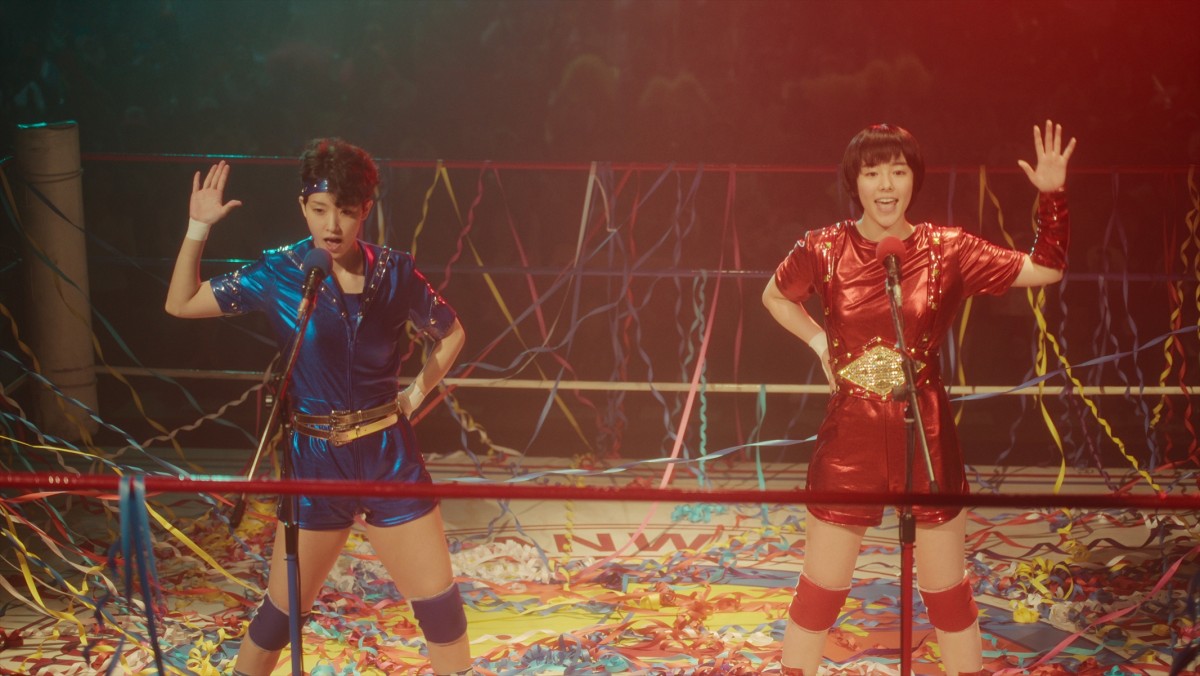 唐田えりか＆剛力彩芽、クラッシュギャルズの熱狂を完全再現！　『極悪女王』場面写真解禁