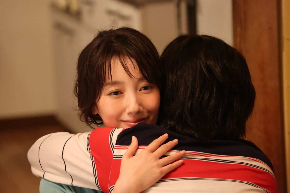 伊藤淳史×波瑠共演、24時間テレビ27・SPドラマ『欽ちゃんのスミちゃん』場面写真初公開！　予告も到着