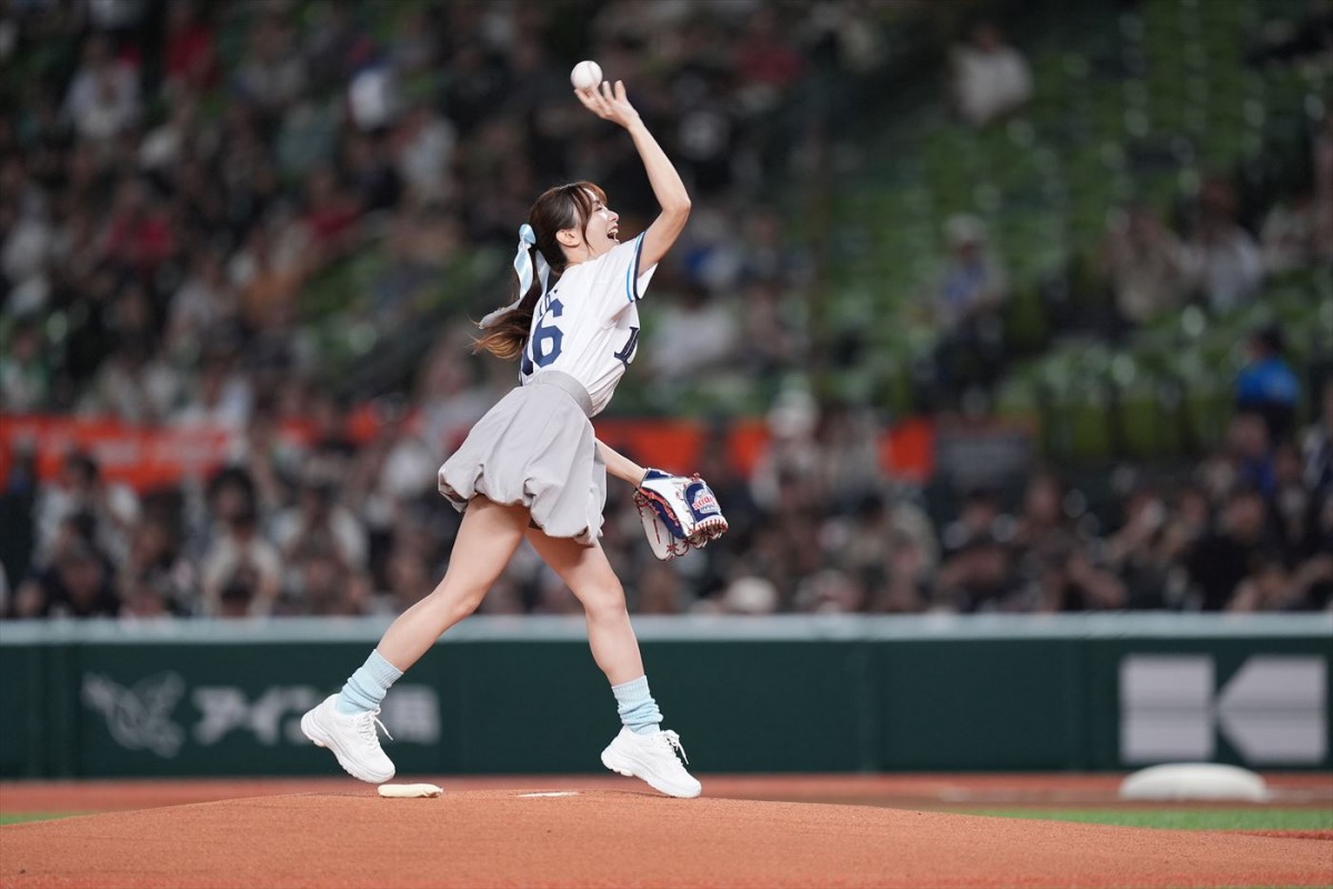 森香澄、ポニテ＆ミニスカ姿でマウンドに降臨！　ノーバン投球できず「リベンジしたい」