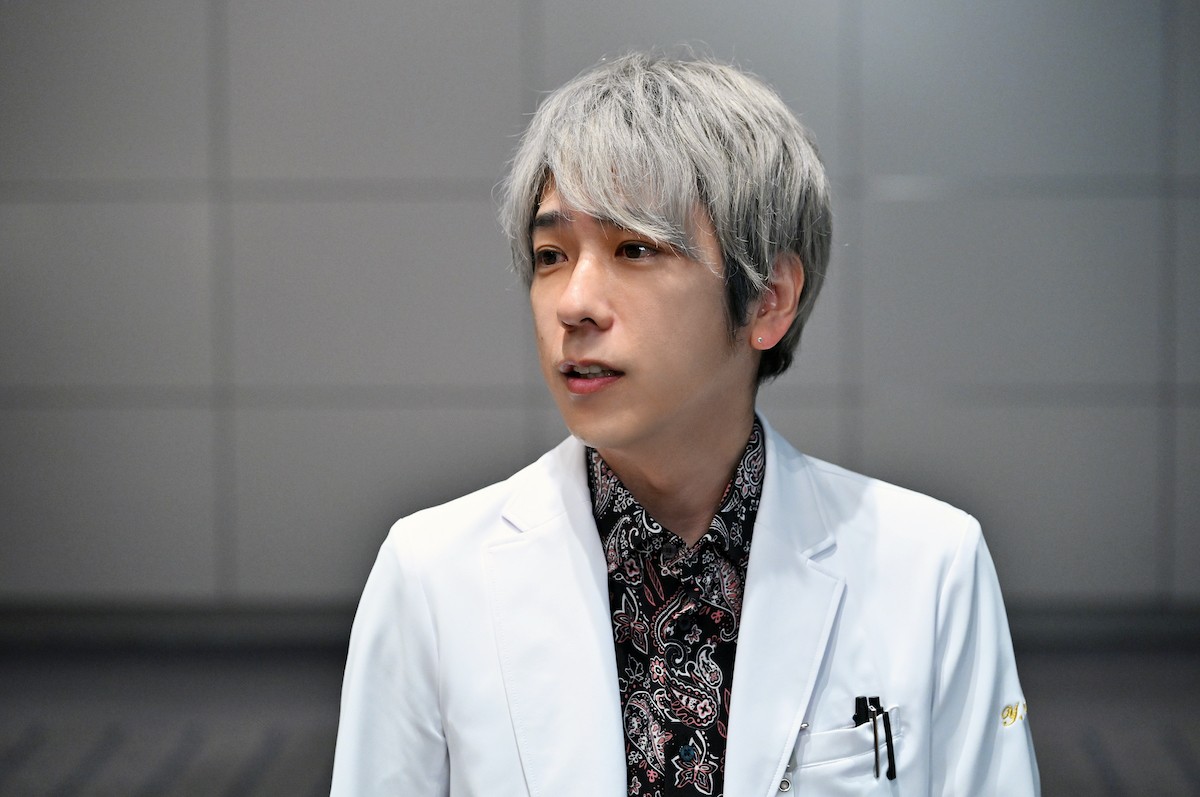 『ブラックペアン シーズン2』“天城”二宮和也、シャンス・サンプルの秘められた過去に反響「悲しすぎる…」