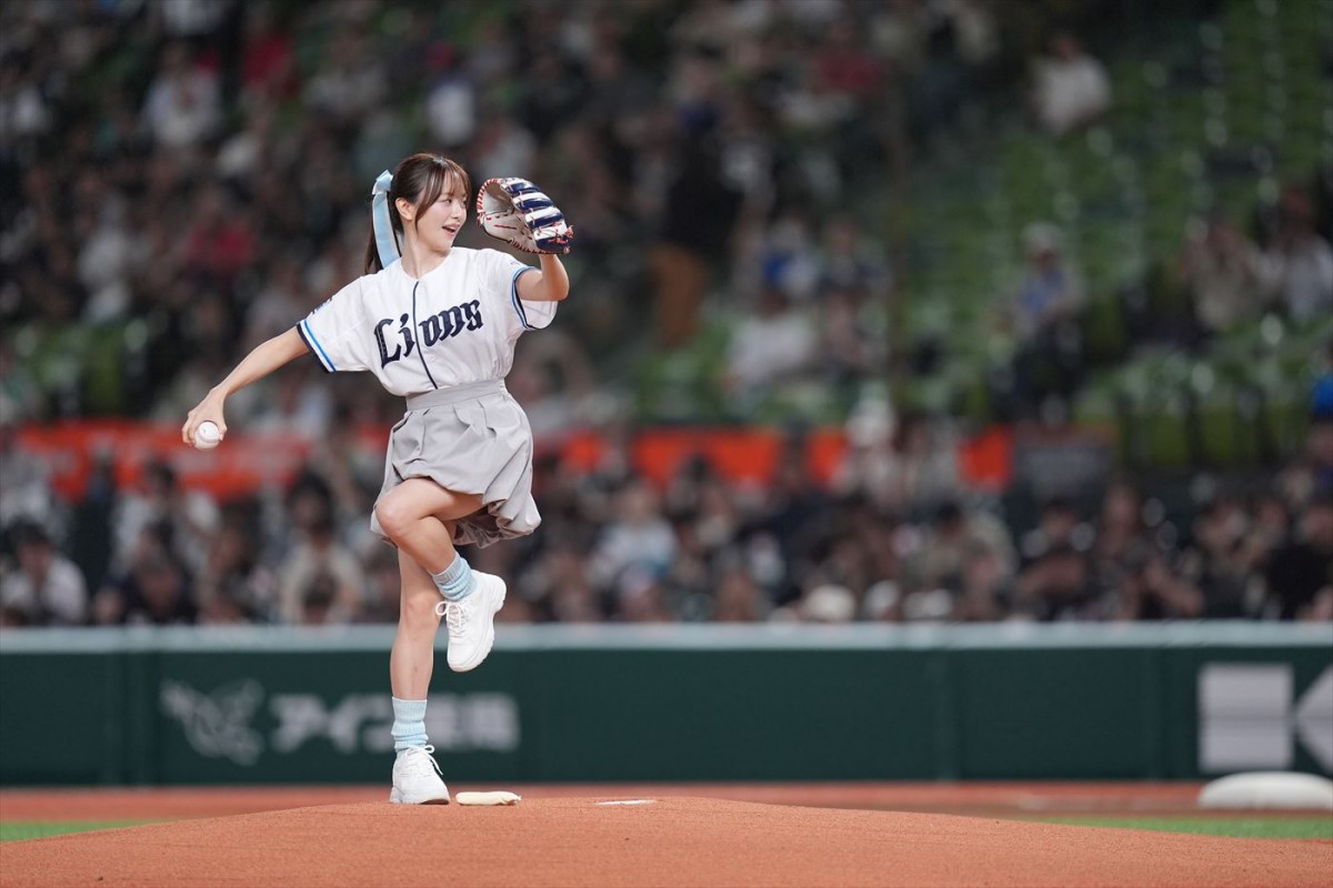 森香澄、ポニテ＆ミニスカ姿でマウンドに降臨！　ノーバン投球できず「リベンジしたい」