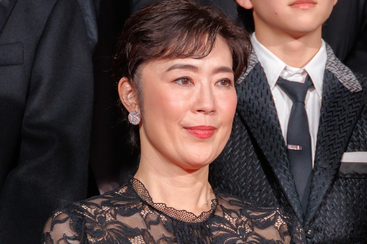土屋太鳳、オフショルダードレスで登場　出演作公開に「胸がいっぱい」