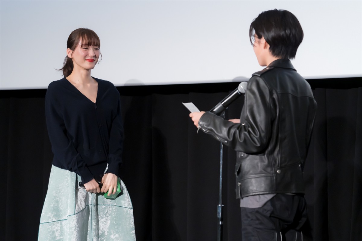 綾瀬はるか、大沢一菜からのサプライズに涙「一生宝物にします」