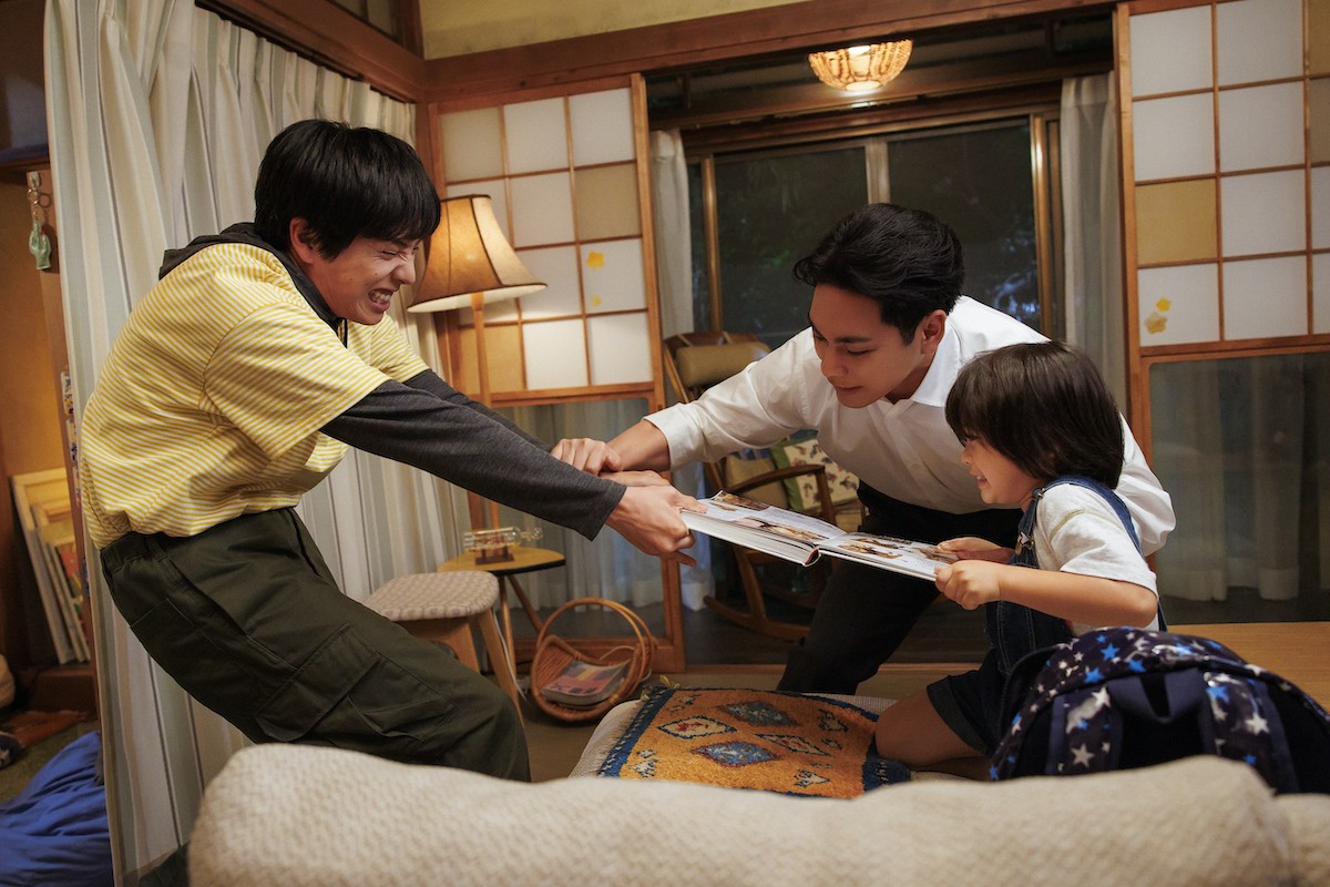 『ライオンの隠れ家』初回　柳楽優弥＆坂東龍汰、事件に巻き込まれる兄弟役に称賛続々「ホントの兄弟のよう」