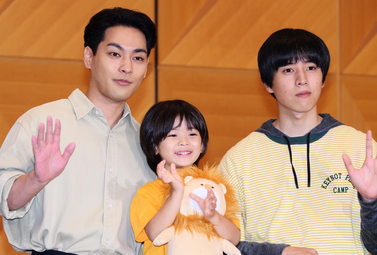 ドラマ『ライオンの隠れ家』舞台あいさつに登壇した(左から)柳楽優弥、佐藤大空、坂東龍汰