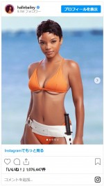 ハリー・ベイリーがハロウィンに選んだのはハル・ベリー！『007』のアイコニックなビキニ姿公開※「Halle Bailey」インスタグラム