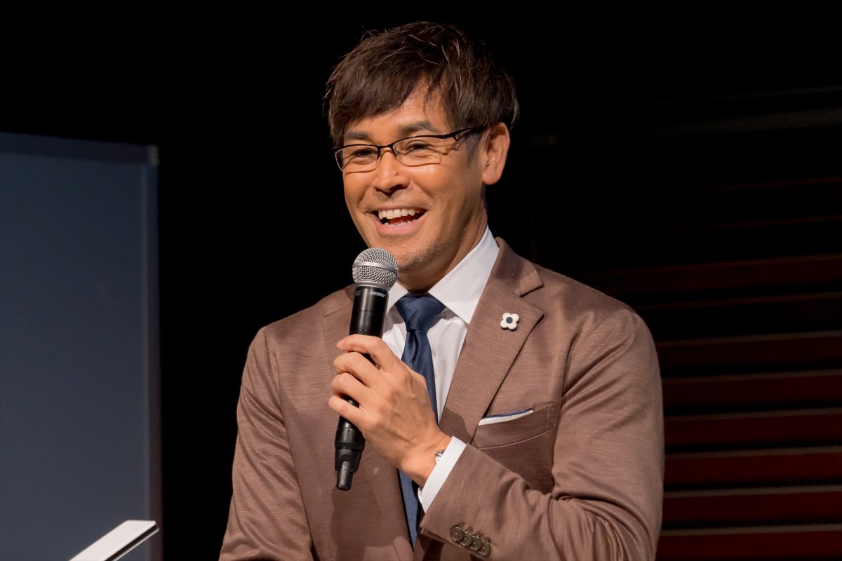 松下洸平、小学生の頃は外で遊ぶのが大好き　現在も「児童よりはしゃがないよう気をつけています」