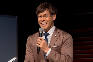 ラルフ鈴木、ドラマ『放課後カルテ』記者会見で進行を担当