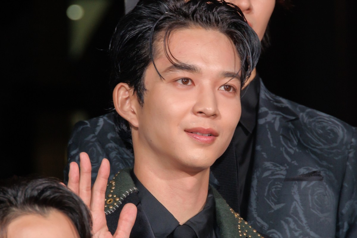 土屋太鳳、オフショルダードレスで登場　出演作公開に「胸がいっぱい」