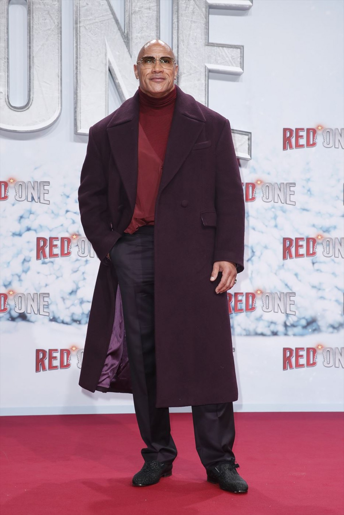 ドウェイン・ジョンソン＆クリス・エヴァンスがXmasカラーで登場！　映画『レッド・ワン』ワールドプレミア開催