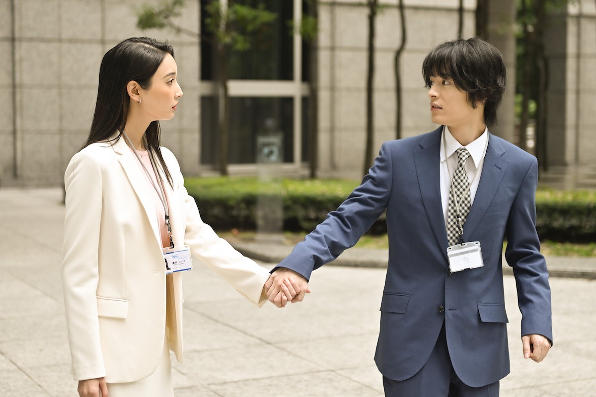『無能の鷹』“鷹野”菜々緒、上司と一緒にまさかの場所へ　ネット爆笑「朝ドラ始まったかと思ったww」