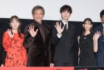 映画『アングリースクワッド 公務員と7人の詐欺師』完成披露上映会の様子