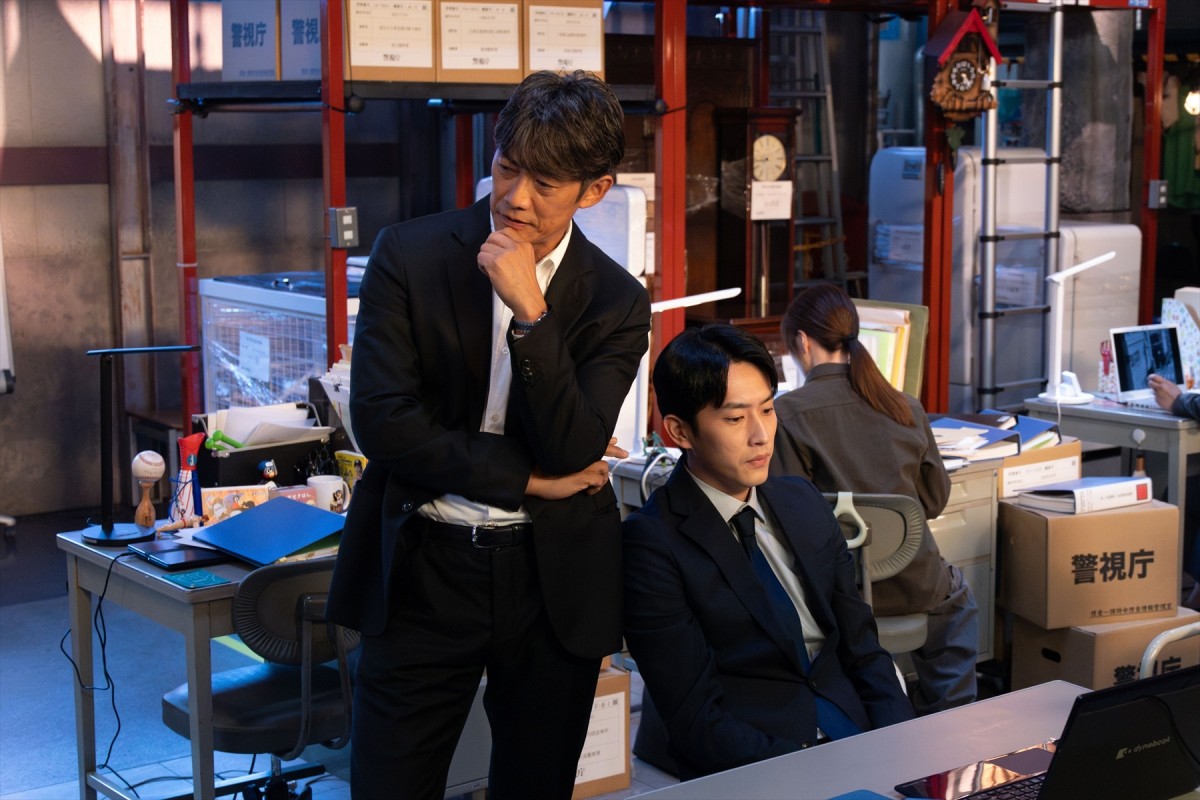『オクラ』第5話、“利己”杉野遥亮、謎のフード男に襲われ意識を失う