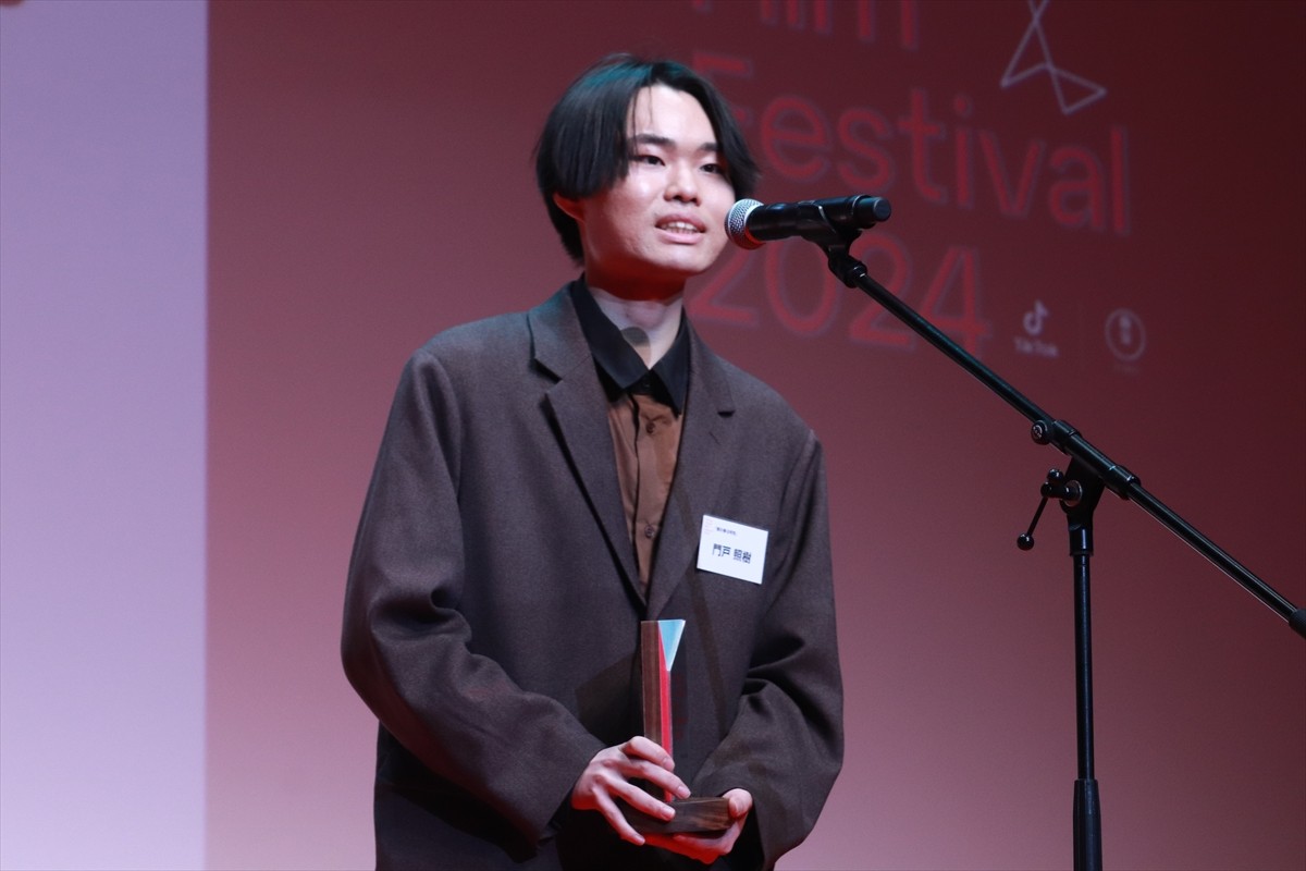 三吉彩花＆齊藤京子＆MEGUMI　華やかなルックで縦型映画祭授賞式に登場＜TikTok TOHO Film Festival＞