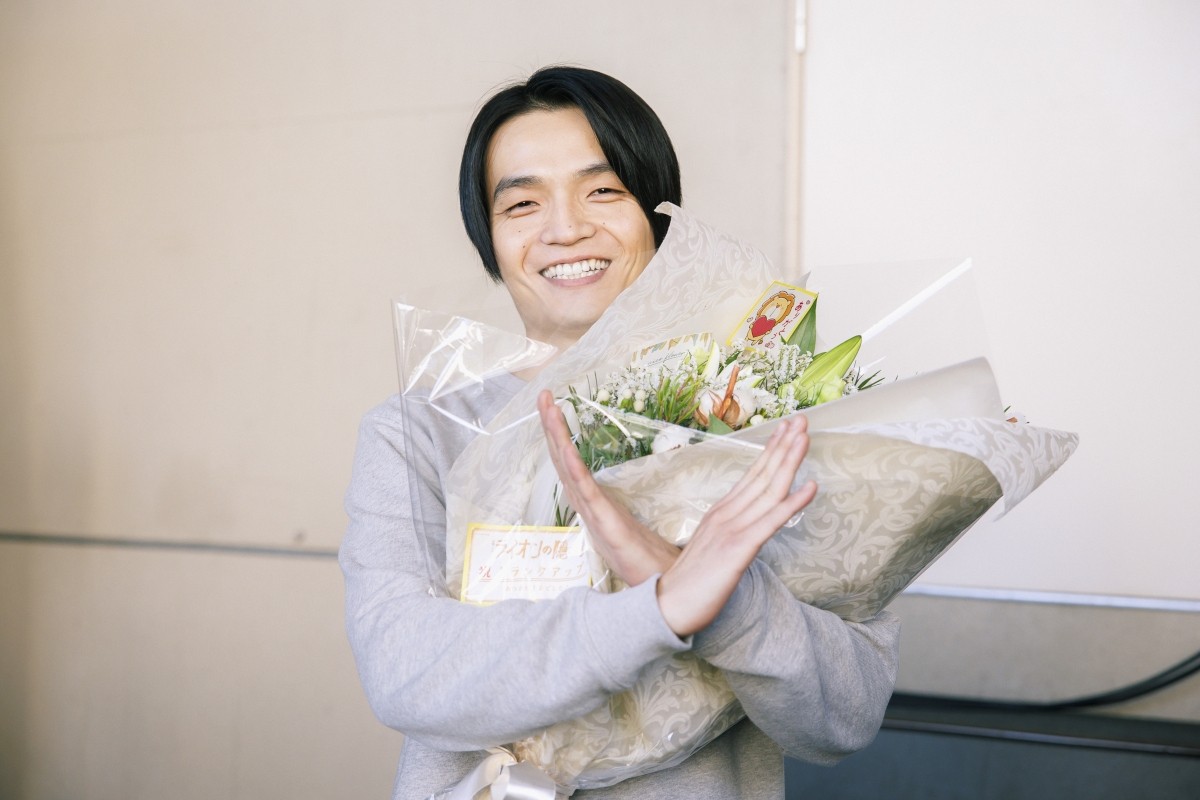 今夜最終回！『ライオンの隠れ家』キャストたちが笑顔と涙でクランクアップ　柳楽優弥「胸を張って達成できた」