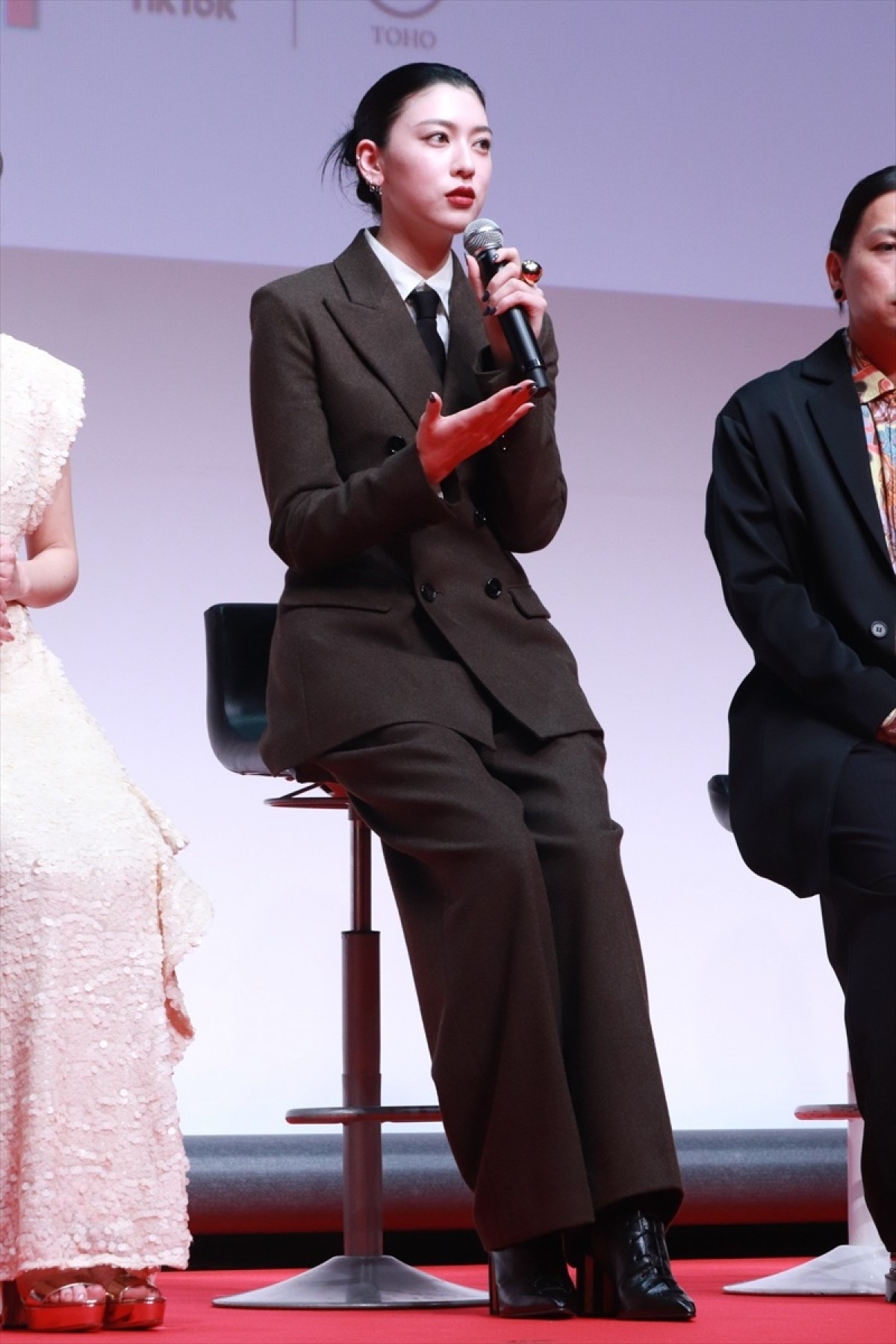 三吉彩花＆齊藤京子＆MEGUMI　華やかなルックで縦型映画祭授賞式に登場＜TikTok TOHO Film Festival＞