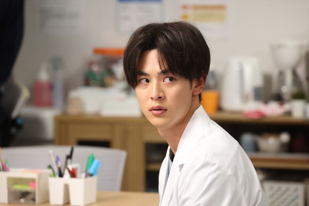 小林虎之介、『PICU』スペシャルに出演決定！　“しこちゃん先生”吉沢亮に盾突くプライド高い研修医役に