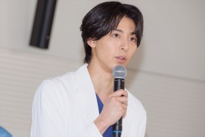 高杉真宙、新水曜ドラマ『となりのナースエイド』制作発表会見に登場