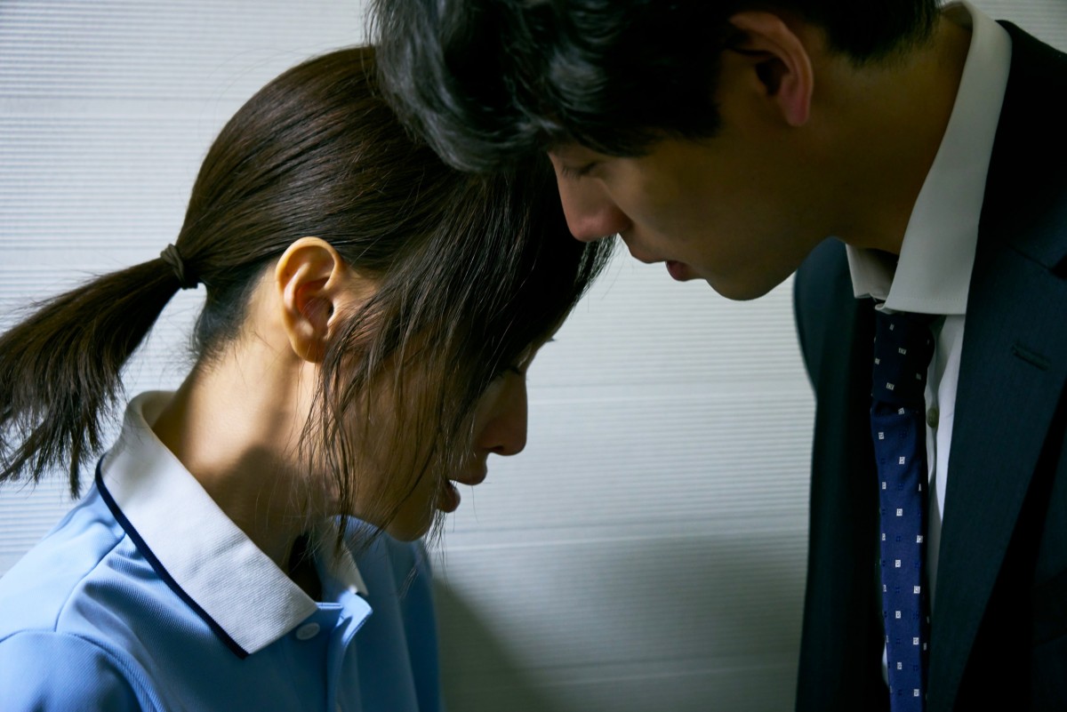 吉田修一原作、大森立嗣監督作『湖の女たち』5.17公開へ　物語のキーポイントを捉えた福士蒼汰、松本まりからの場面写真解禁