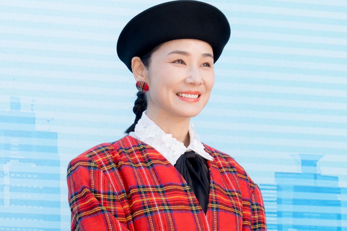 仲里依紗、昭和ファッション披露「肩パッドは控えめに2個」シングルマザー役への共感ポイントも明かす