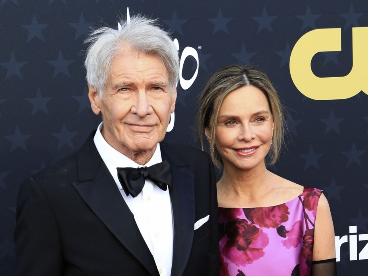 ハリソン・フォード、妻キャリスタ・フロックハートにキス! 受賞スピーチで感謝