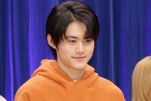 鈴鹿央士、ドラマ『闇バイト家族』記者会見に登場