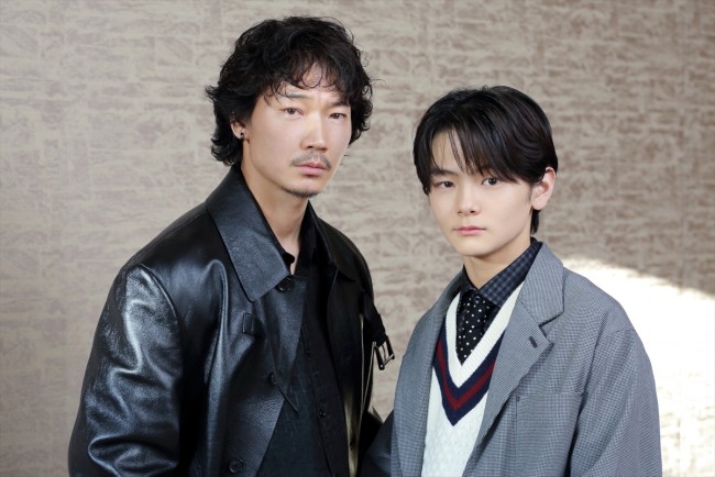 (左から)綾野剛、齋藤潤