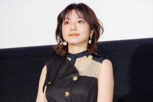 中村静香、映画『レディ加賀』完成披露上映会 舞台挨拶に登場