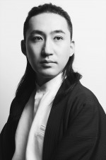 映画『燃えるドレスを紡いで』デザイナー・中里唯馬