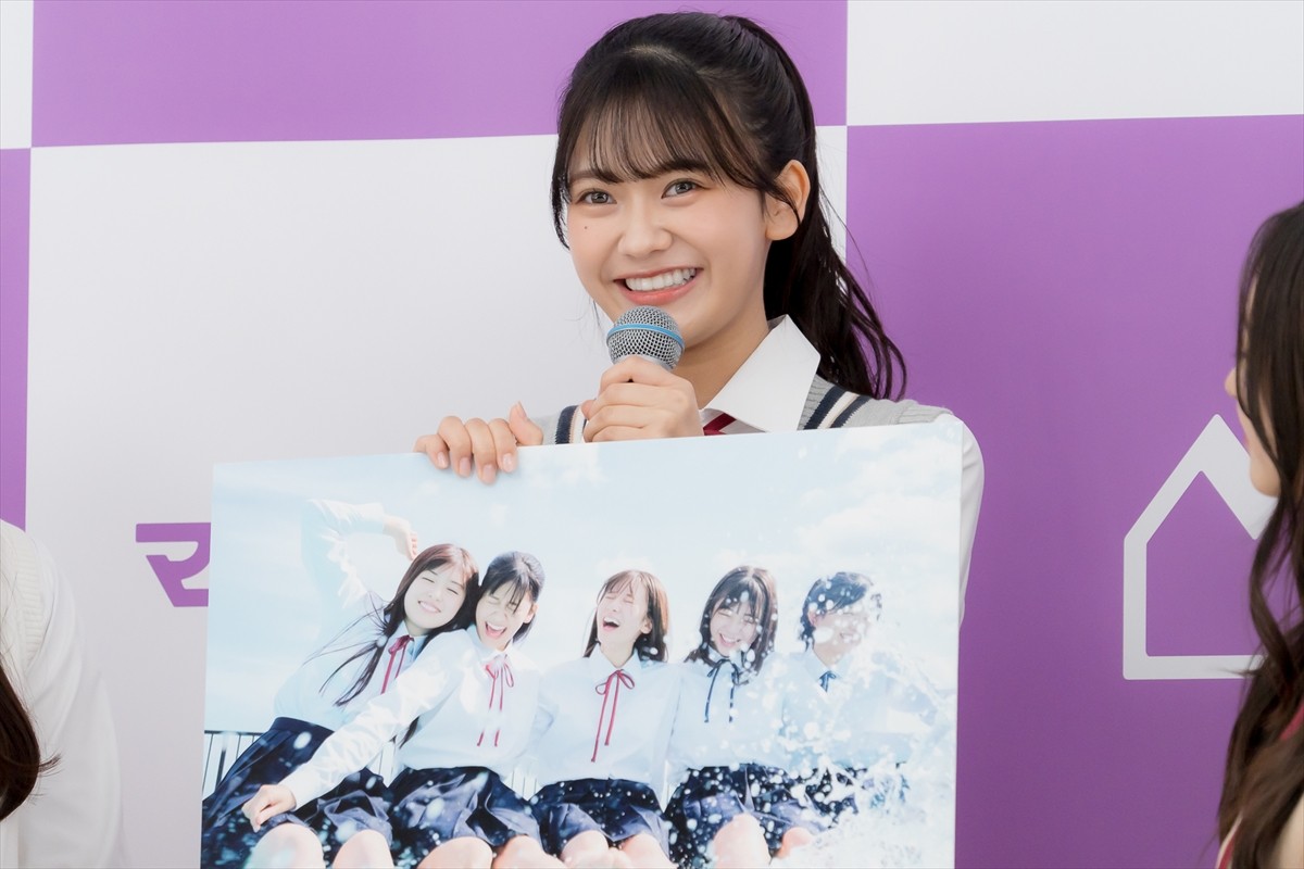乃木坂46・5期生、齋藤飛鳥に写真集をお渡し「見てくれたらうれしいな」　それぞれのチャームポイントも告白