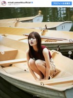 『忘れられない人』撮影時のオフショット　今よりあどけない表情　※「山下美月」インスタグラム