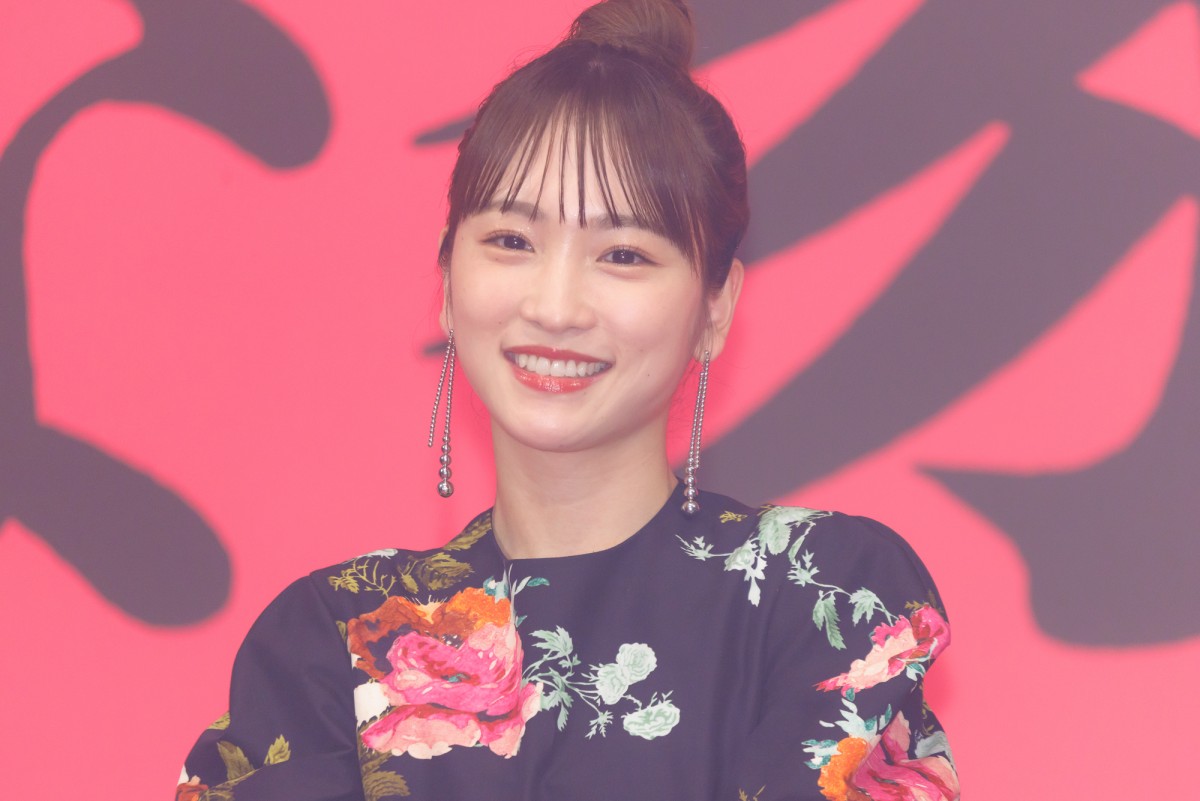佐藤二朗、川栄李奈の豪快な笑いを再現「橋本環奈と川栄李奈は二大巨頭」