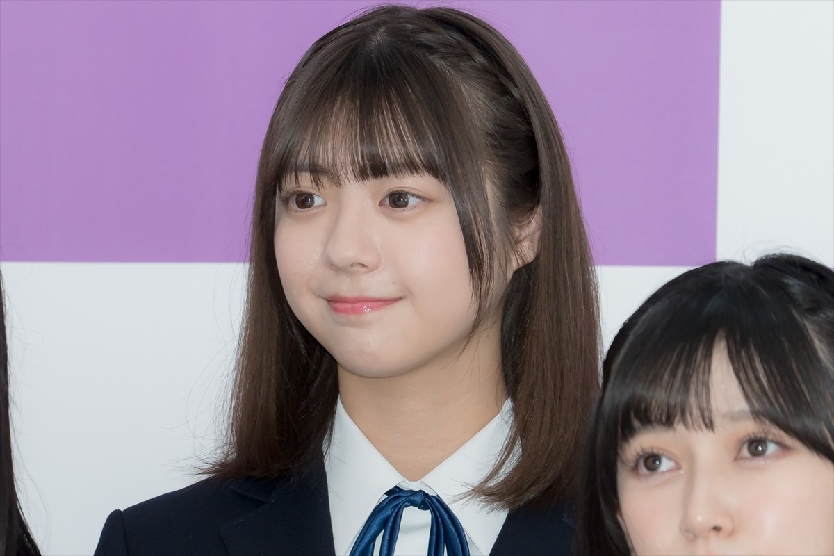 乃木坂46・5期生、齋藤飛鳥に写真集をお渡し「見てくれたらうれしいな」　それぞれのチャームポイントも告白