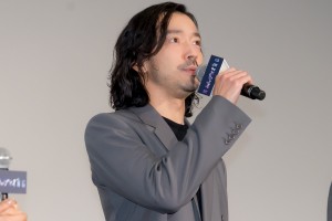 映画『マッチング』初日舞台あいさつに登壇した金子ノブアキ