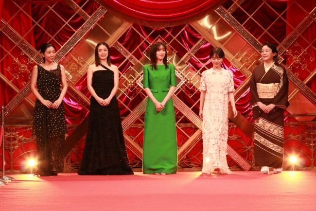 永野芽郁（左から3番目）、第47回日本アカデミー賞レッドカーペットに登場