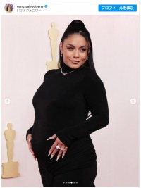 ヴァネッサ・ハジェンズが妊娠発表！　アカデミー賞のレッドカーペットで堂々お披露目※「ヴァネッサ・ハジェンズ」インスタグラム