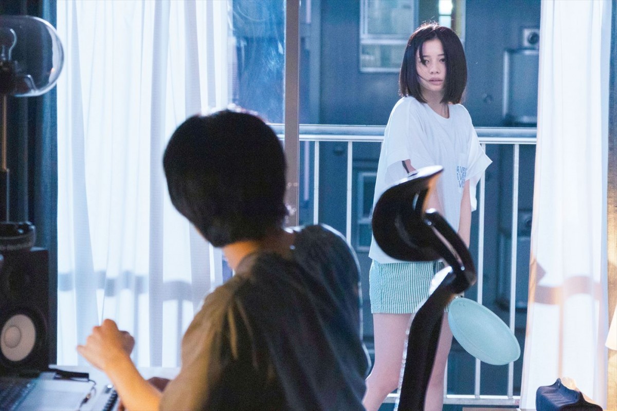 JO1・川西拓実、自身の成長の姿が役とシンクロ！　映画『バジーノイズ』場面写真解禁