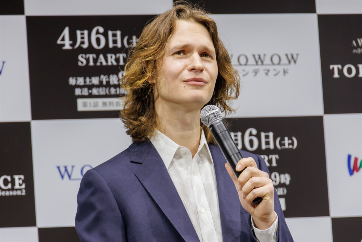 アンセル・エルゴート「東京は僕の第二の故郷」　30歳を祝うサプライズケーキに感激