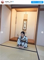 着物姿で茶道を嗜む山本彩　※「山本彩」インスタグラム