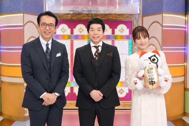 『開運!なんでも鑑定団』MCの(左から)福澤朗、今田耕司、菅井友香
