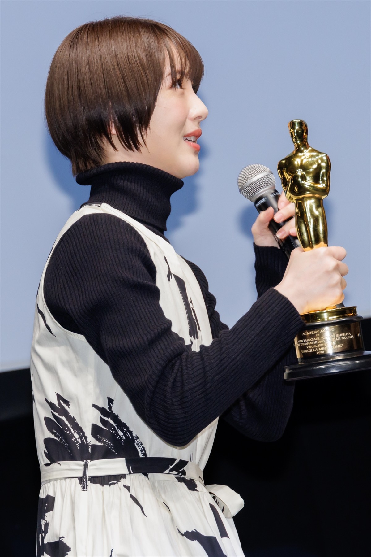 浜辺美波、『ゴジラ-1.0』アカデミー賞受賞を祝福　オスカー像は「思っていたよりすっごく重たい」